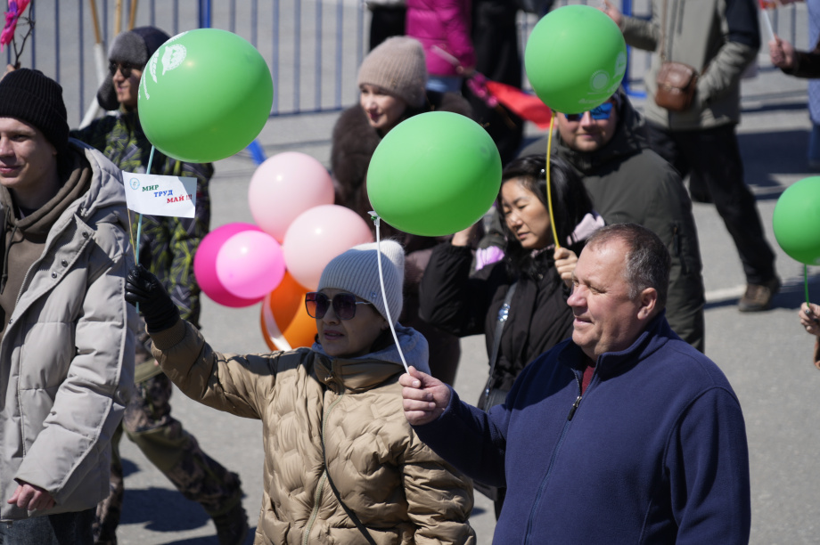 Тысячи камчатцев вышли на первомайское шествие на площади Ленина (фоторепортаж). . Фотография 38