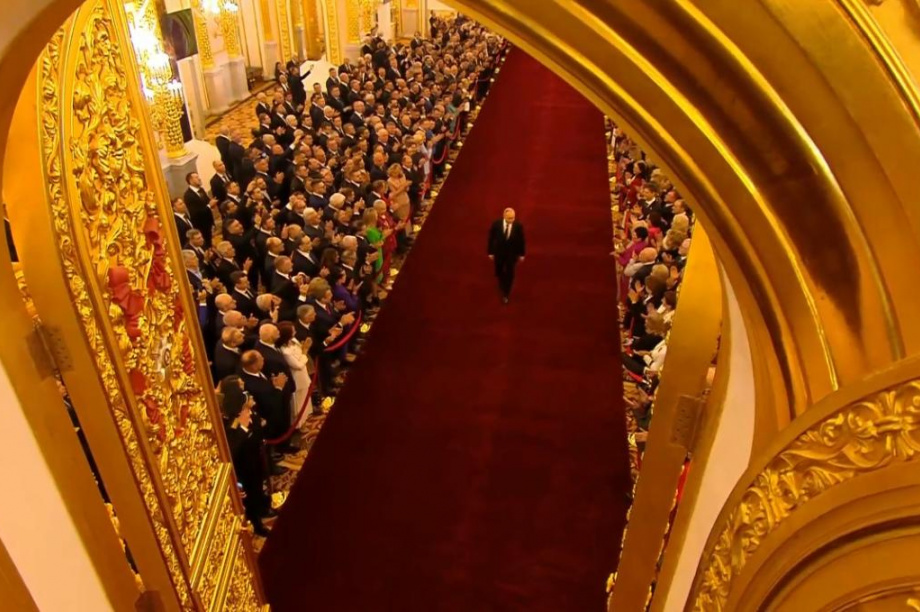Жительница Камчатки подчеркнула серьёзную поддержку граждан президентом России. Фото: kremlin.ru