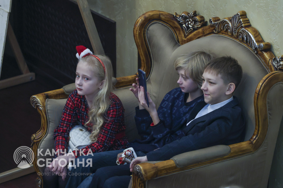 Пятьсот детей побывали на Губернаторской ёлке на Камчатке. Фото: ИА «Камчатка»/Игорь Сафончик. Фотография 35