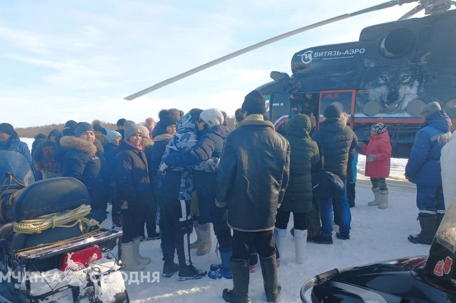 Жители села Седанка проводили своих земляков, вызвавшихся добровольцами на СВО. Фоторепортаж. фото: Светлана Захарова. Фотография 2