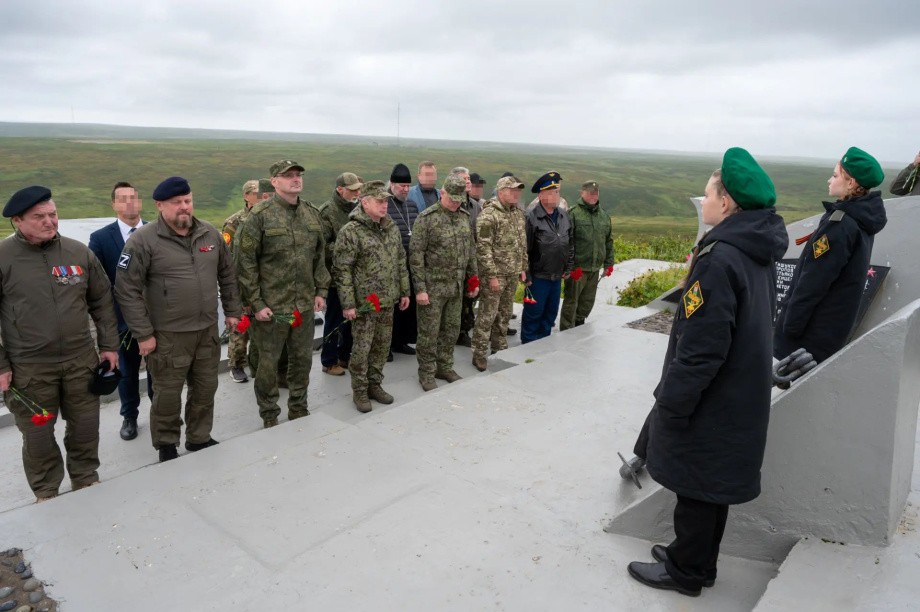 Делегация ФСБ России почтила память участников Курильского десанта. Фото: Александр Мясников. Фотография 5