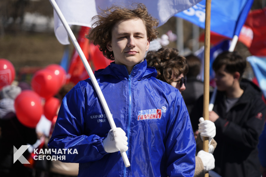 Тысячи камчатцев вышли на первомайское шествие на площади Ленина (фоторепортаж). Фото: ИА «Камчатка». Фотография 14