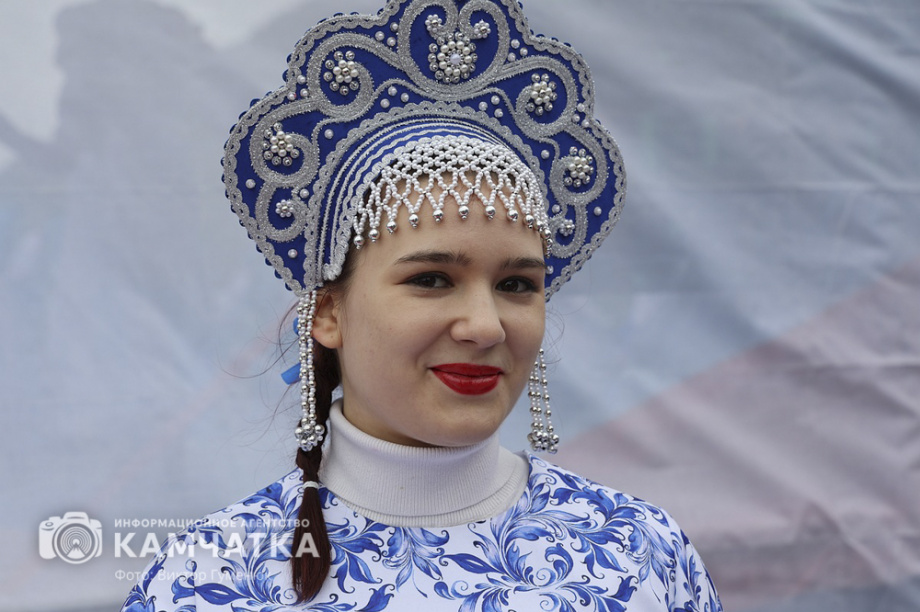 День России отметили на Камчатке многонационально, с митингом, концертом и детскими забавами. . Фотография 15