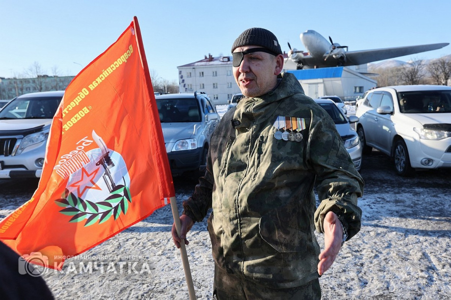 Это радость со слезами на глазах — самолёт с мобилизованными бойцами СВО прилетел на Камчатку. Фото: Виктор Гуменюк . Фотография 2