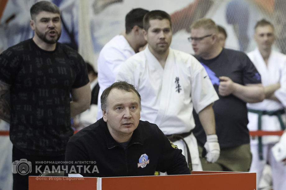 На Камчатке состоялся Чемпионат и первенство ДФО по каратэ-киокусинкай (фоторепортаж). Фото: «Камчатка Сегодня» \ Игорь Сафончик. Фотография 88