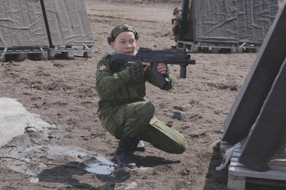 Школьники Петропавловска-Камчатского приняли участие в «Зарнице 2.0». kamgov.ru. Фотография 4