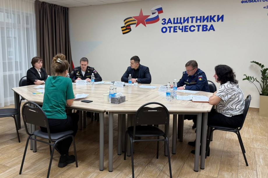 Сергей Меркулов  встретился с семьями участников СВО . Фото: фонд Защитники Отечества (Камчатка). Фотография 1