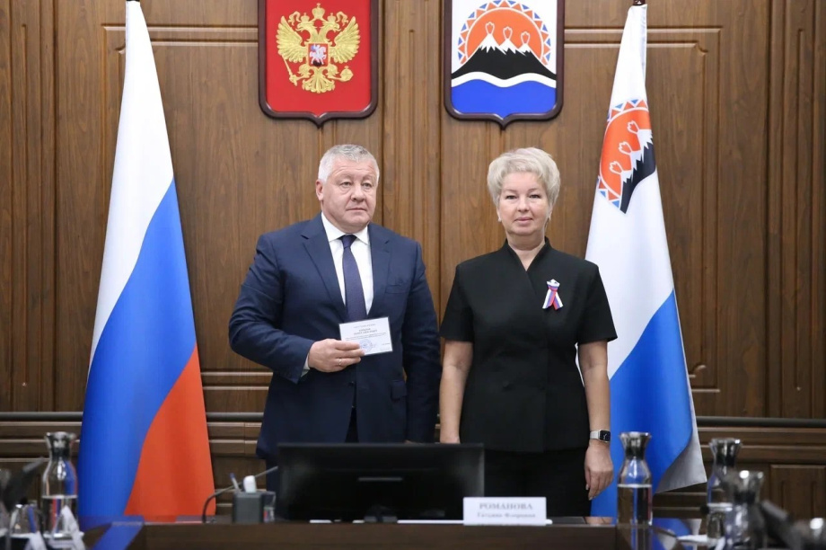 Депутаты Законодательного Собрания Камчатского края 5-го созыва получили удостоверения об избрании. Фото: Законодательное собрание Камчатского края. Фотография 13