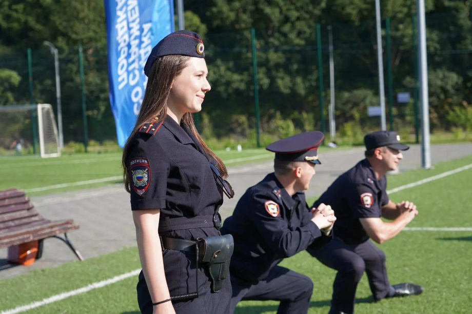 «Зарядка со стражем порядка» прошла на стадионе «Спартак» в Петропавловске. Фото: МВД РФ по Камчатскому краю. Фотография 11