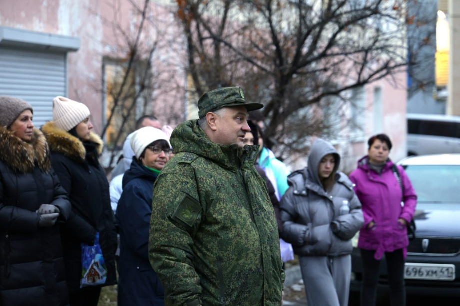 В Елизове на Камчатке торжественно проводили призывников в армию. Фото: Администрация ЕМР. Фотография 4
