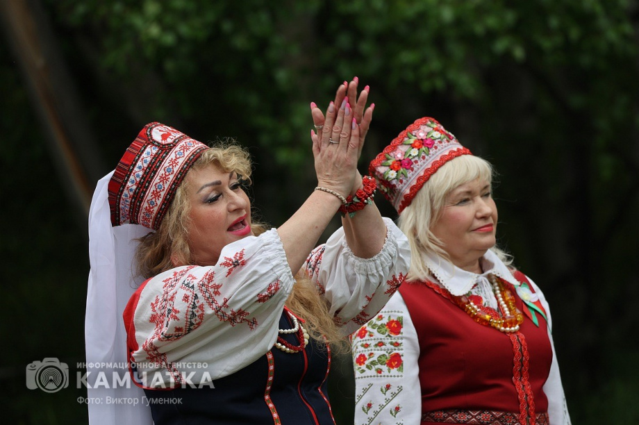 Мы славяне! — народное гуляние в Елизово было ярким и позитивным. Фото: ИА «Камчатка» \ Виктор Гуменюк. Фотография 26