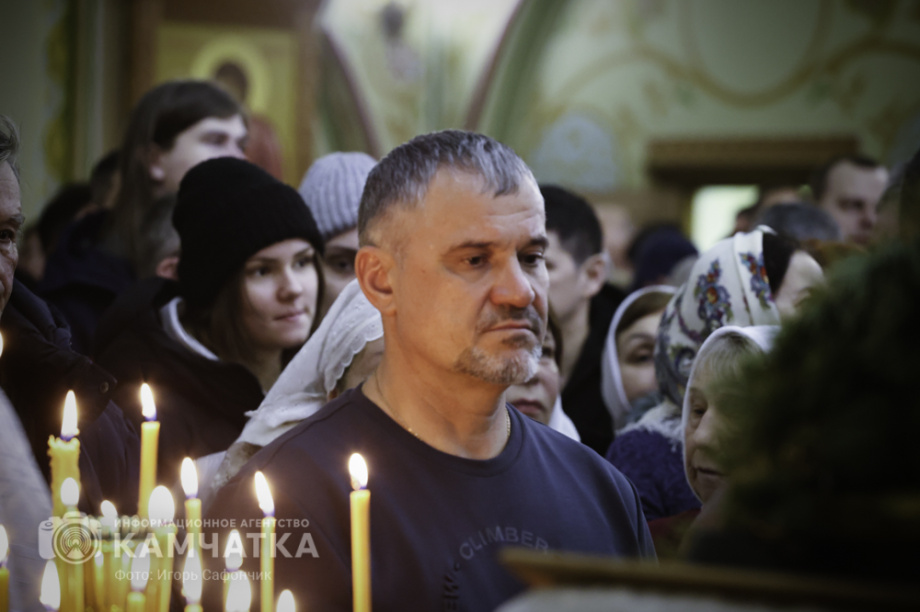 Рождественская служба в соборе Святой Троицы на Камчатке (фоторепортаж). Фото: «Камчатка Сегодня» \ Игорь Сафончик. Фотография 66