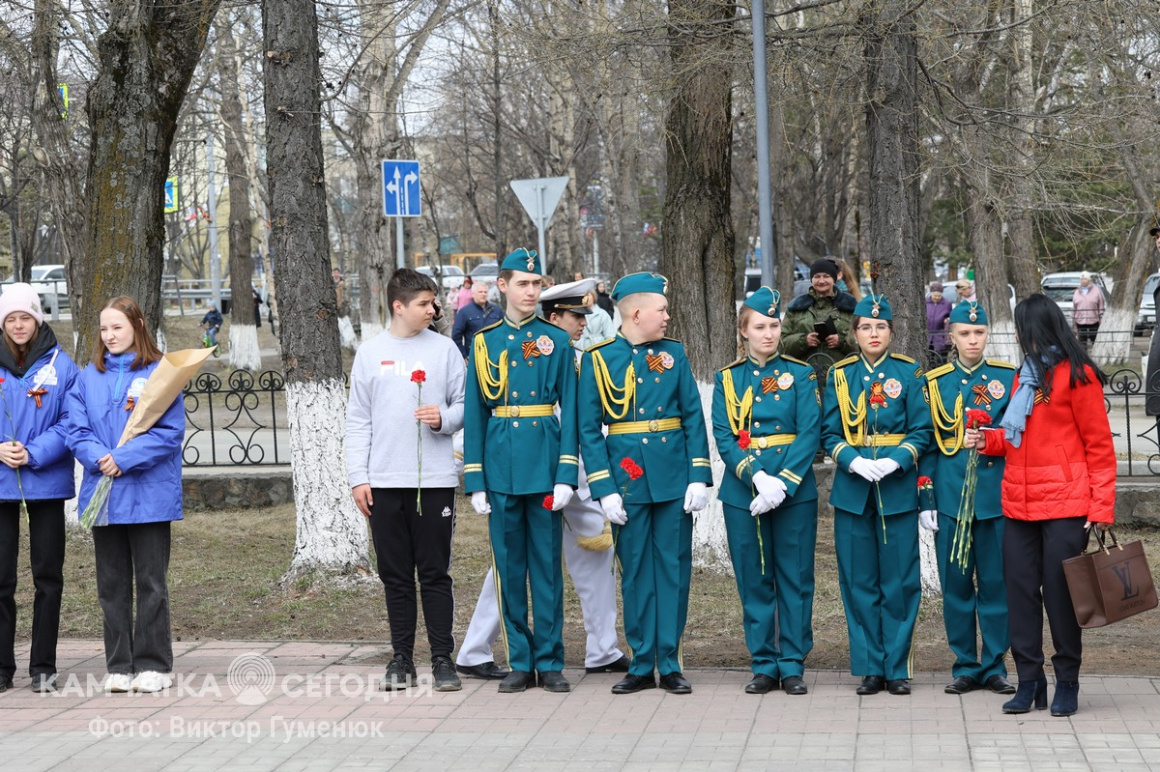 Торжественный митинг «Помним и гордимся» прошел в Елизове. Фоторепортаж. фото: Виктор Гуменюк. Фотография 15