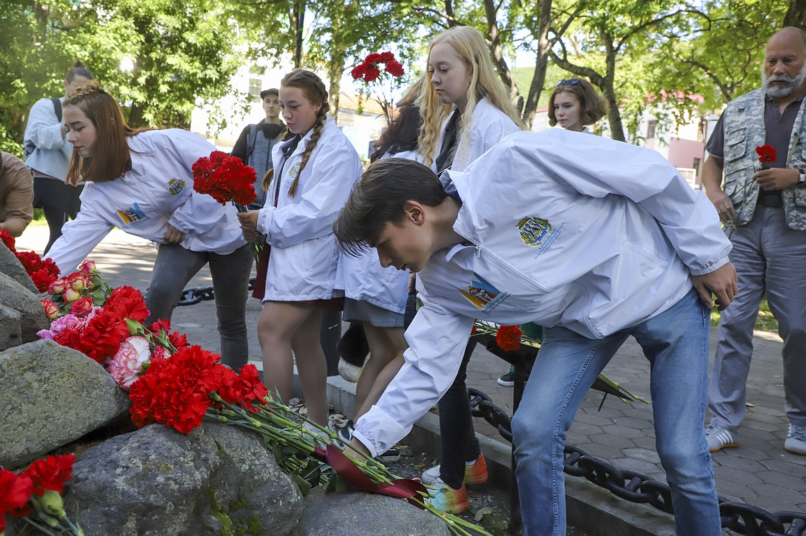 Жители Камчатки почтили память освободителей Курильских островов. Фоторепортаж. Фото: Виктор Гуменюк . Фотография 17