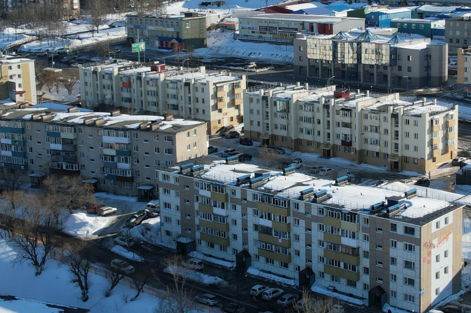 Камчатским «управляйкам» грозят штрафы за снег и наледь на крышах. Фото: pkgo.ru