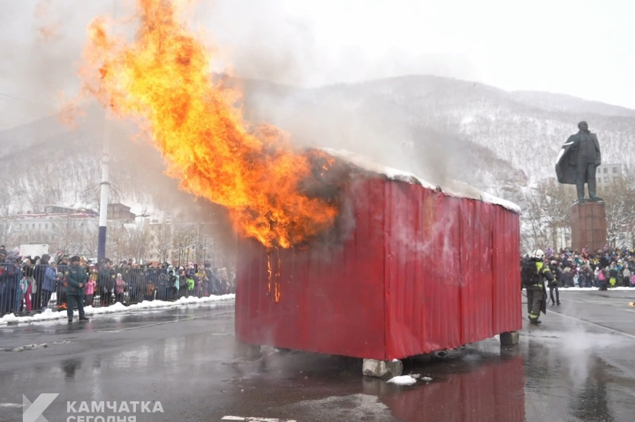 На Камчатке отметили 377 лет пожарной охраны (фоторепортаж). . Фотография 23