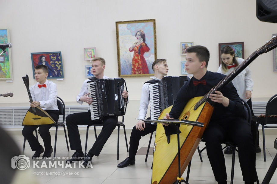 Художественная выставка «Место встречи» открылась на Камчатке. Фоторепортаж. фото: Виктор Гуменюк. Фотография 50