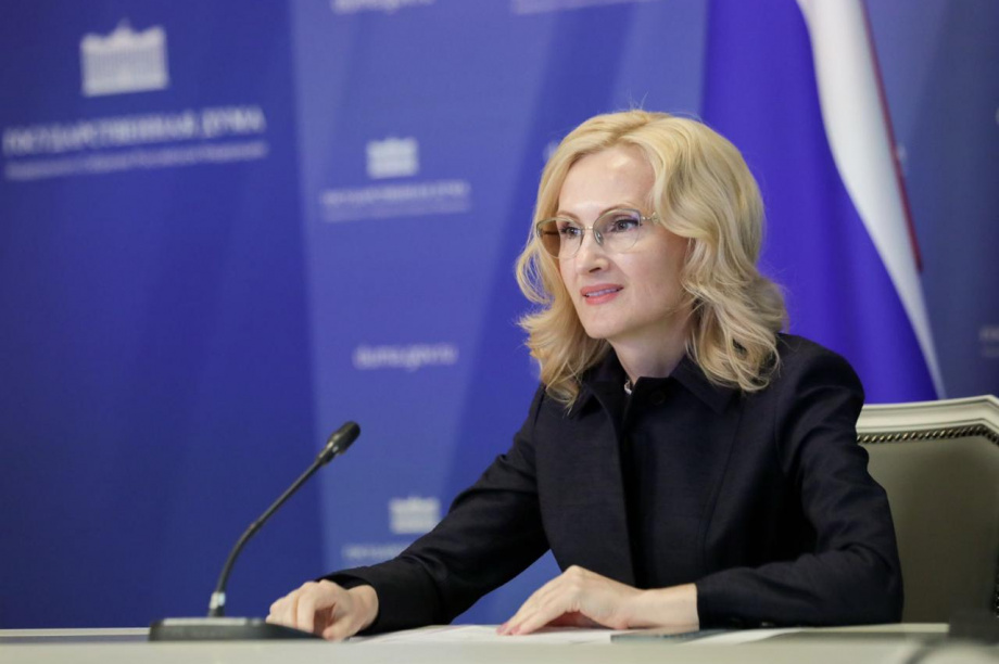 Ирина Яровая: В Госдуму внесен проект о запрете на усыновление в страны, где можно менять пол. 