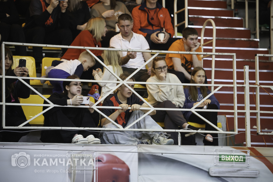На Камчатке состоялся Чемпионат и первенство ДФО по каратэ-киокусинкай (фоторепортаж). Фото: «Камчатка Сегодня» \ Игорь Сафончик. Фотография 56