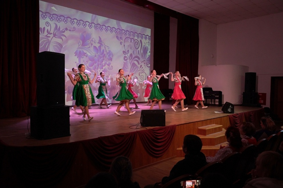 На Камчатке прошел концерт в помощь детям курского приграничья. Фото: Городская Дума. Фотография 3