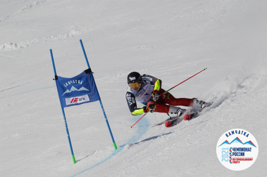 На Камчатке участники горнолыжных соревнований продолжат борьбу за победу. Фото: Виктор Гуменюк. Фотография 8