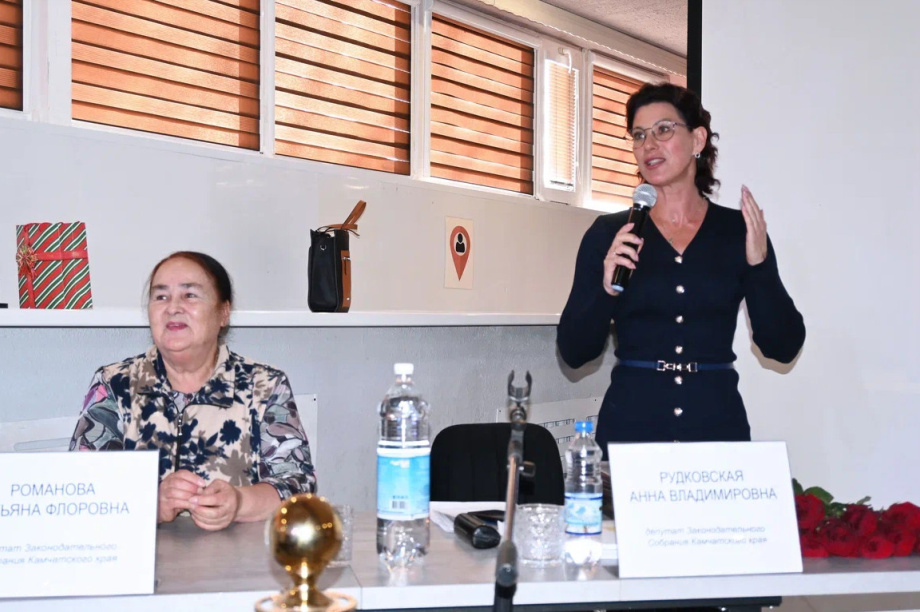 Депутаты краевого законодательного собрания представили отчет перед жителями Паланы за 2025 год. Фото: Заксобрание Камчатского края. Фотография 1