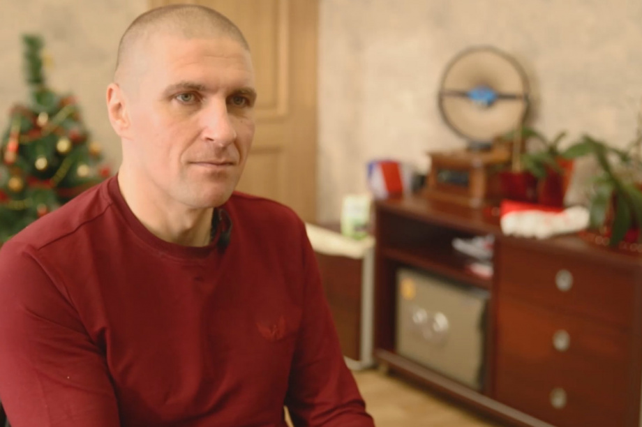 Дома и стены помогают: Семья и коллеги по работе окружили вниманием и заботой раненного бойца СВО. Фото: kamgov.ru