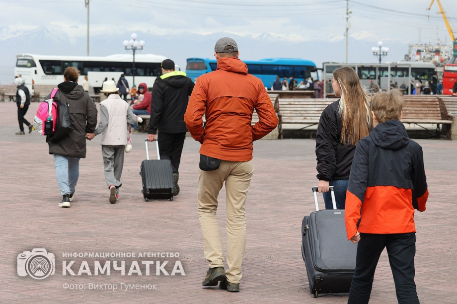 Проводы детей в камчатские оздоровительные лагеря. Фото: Виктор Гуменюк. Фотография 13