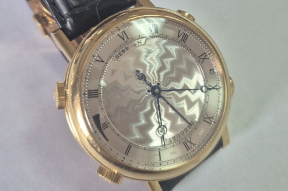 Часы Breguet выставлены на продажу на Камчатке за 2,4 миллиона рублей . Фото организаторов. Фотография 1