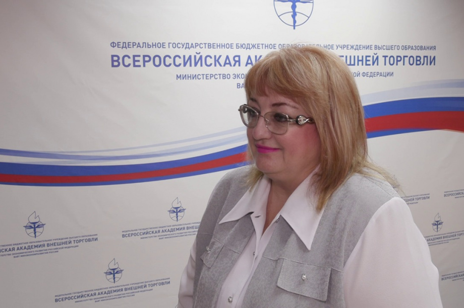 Елена Дворцова: убедительная победа Ирины Яровой на одномандатном округе обусловлена её личным высоким авторитетом у людей . 