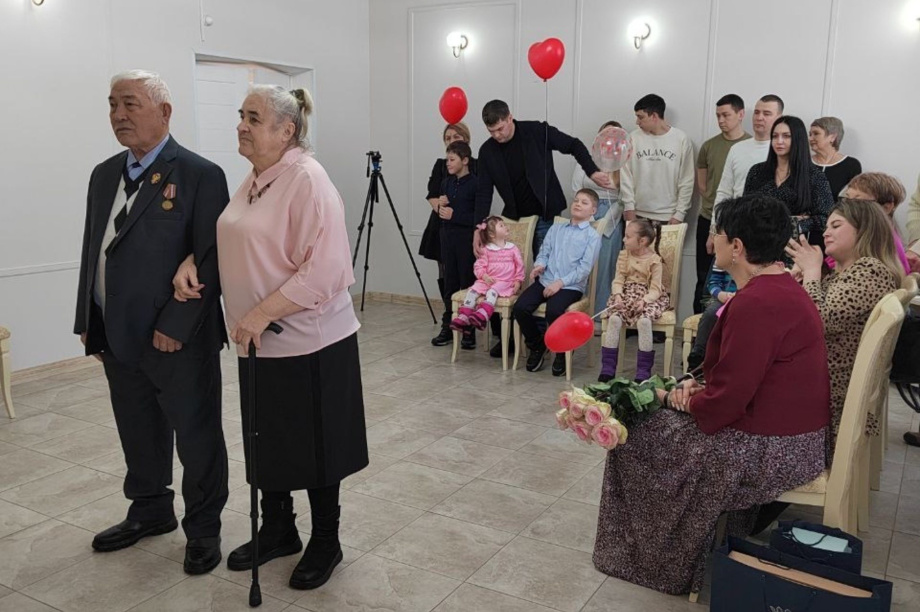 Любовь сквозь десятилетия: Камчатка чествовала бриллиантовых юбиляров. Фото: Агентство ЗАГС. Фотография 1