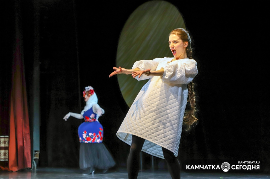 Премьера спектакля «Свои люди» состоится на Камчатке. Фото: Виктор Гуменюк. Фотография 1