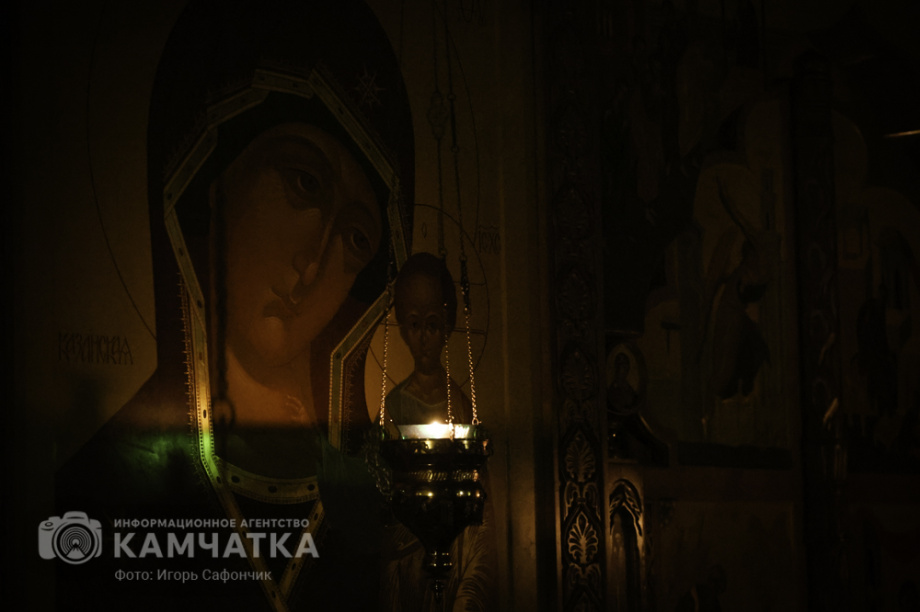 Рождественская служба в соборе Святой Троицы на Камчатке (фоторепортаж). Фото: «Камчатка Сегодня» \ Игорь Сафончик. Фотография 32