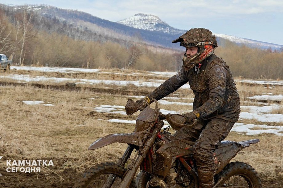 На Камчатке прошёл мотокросс «Гонка героев» (фоторепортаж). ИА Камчатка. Фотография 3