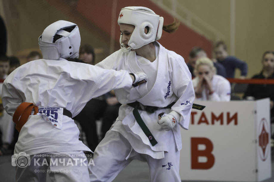 На Камчатке состоялся Чемпионат и первенство ДФО по каратэ-киокусинкай (фоторепортаж). Фото: «Камчатка Сегодня» \ Игорь Сафончик. Фотография 52