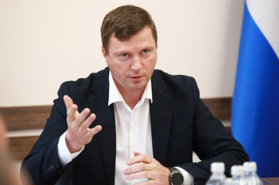Депутаты Камчатки подняли проблему дорогой утилизации битумных отходов при ремонте крыш. Фото: Законодательное собрание Камчатского края. Фотография 2
