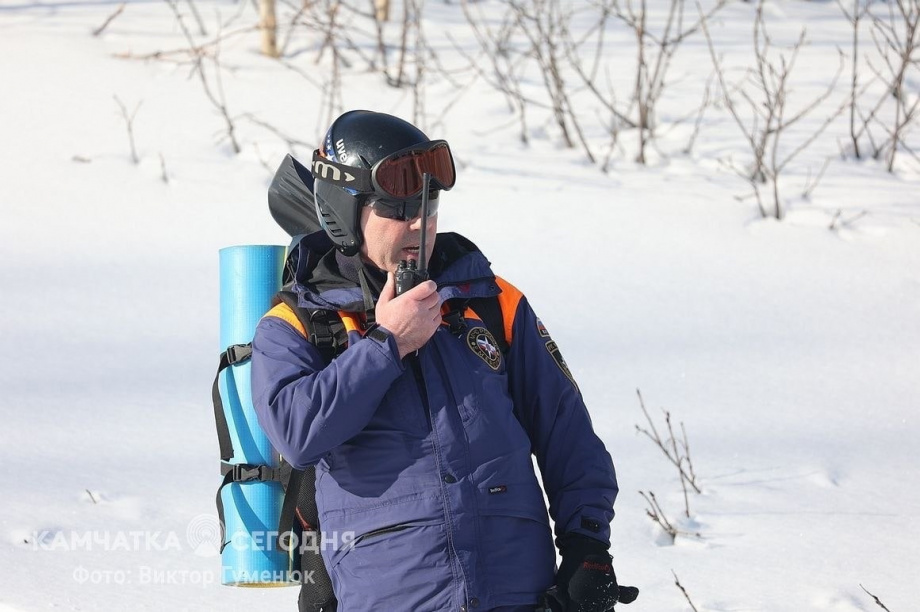 Камчатские спасатели ищут троих пропавших снегоходчиков. фото: Виктор Гуменюк