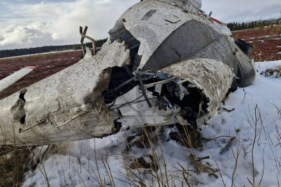 В Коми вертолёт Ми-8 с вахтовиками опрокинулся при жёсткой посадке. тг-канал "Авиаторщина". Фотография 2