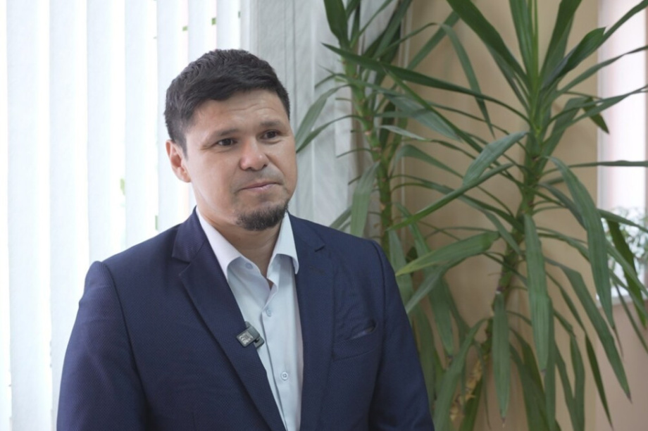 Михаил Байрак из проекта «Герои Камчатки» проходит стажировку в правительстве края. Фото: kamgov.ru (архив)