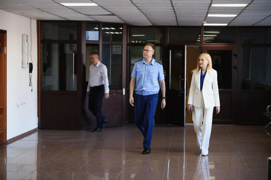 Ирина Яровая провела рабочую встречу с работниками прокуратуры Камчатского края. . Фотография 1