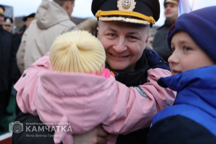 АРПК «Генералиссимус Суворов» причалил к берегам родной бухты в Вилючинске на Камчатке. Фото: Виктор Гуменюк . Фотография 39