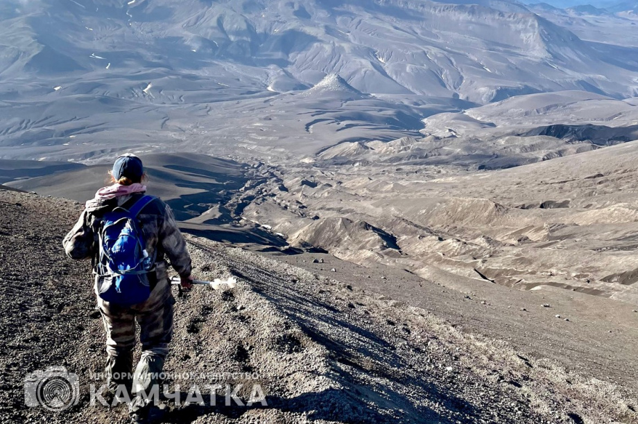 Массовое восхождение на Авачинский вулкан не обошлось без происшествий. фото: Игорь Ходжер