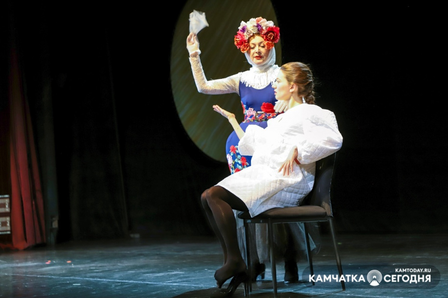 Премьера спектакля «Свои люди» состоится на Камчатке. Фото: Виктор Гуменюк. Фотография 3