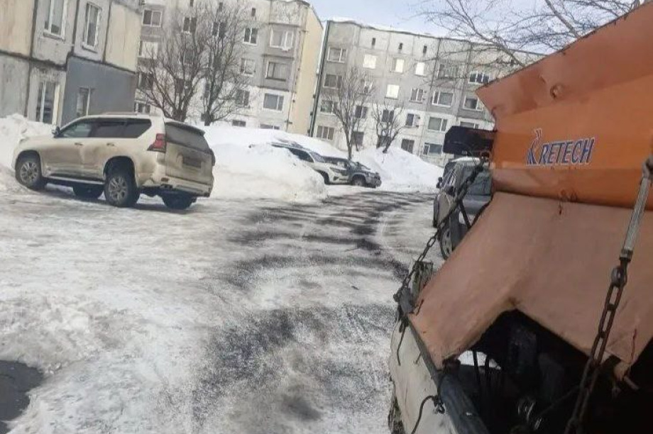 «Приходится посыпать снова и снова»: мэр столицы Камчатки ответил на жалобы горожан . Фото: ПКГО официальные новости. Фотография 3