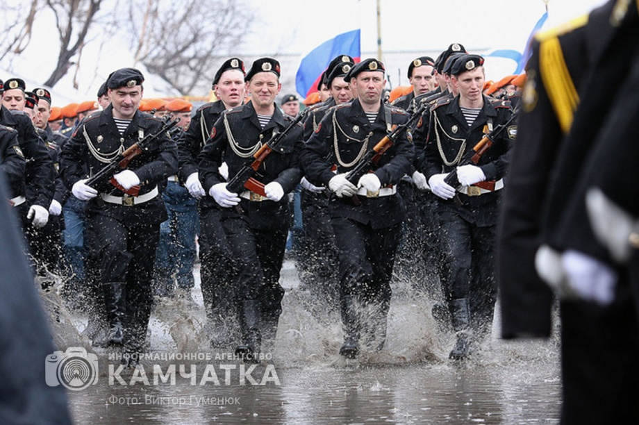 Камчатка празднует День Тихоокеанского флота. Фотоподборка. Фото: Виктор Гуменюк. Фотография 13