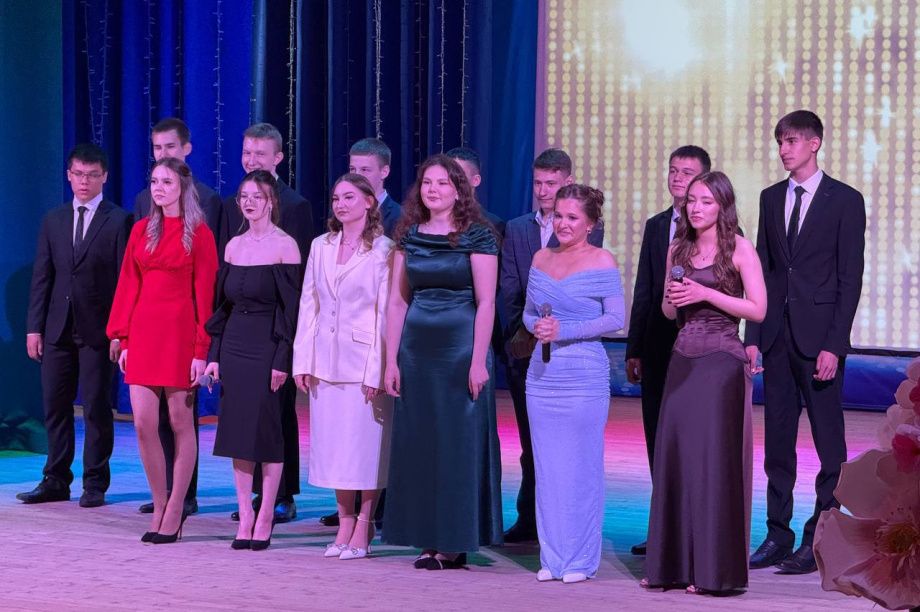 Краевой депутат оплатил школьные выпускные на Камчатке. Фото: Заксобрание