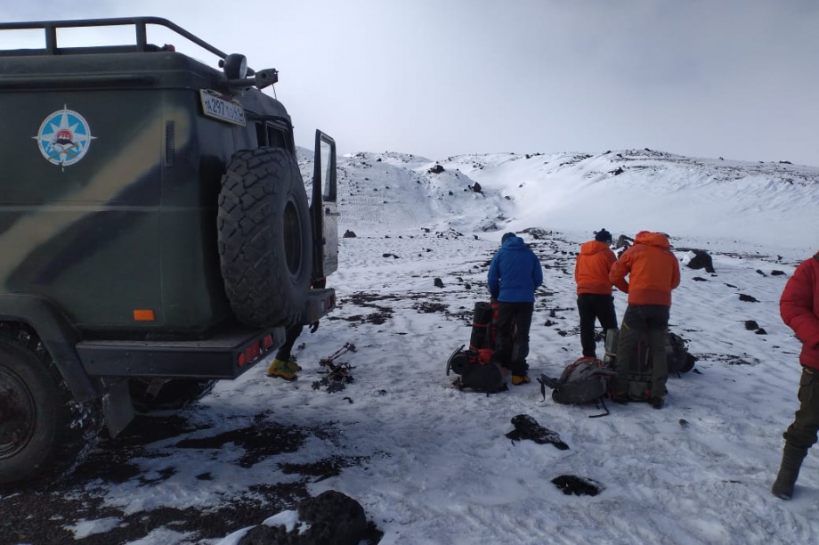 Спасатели начали восхождение на Ключевской вулкан в поисках пропавшего альпиниста. Фото и видео ПСО КГКУ «ЦОД». Фотография 1