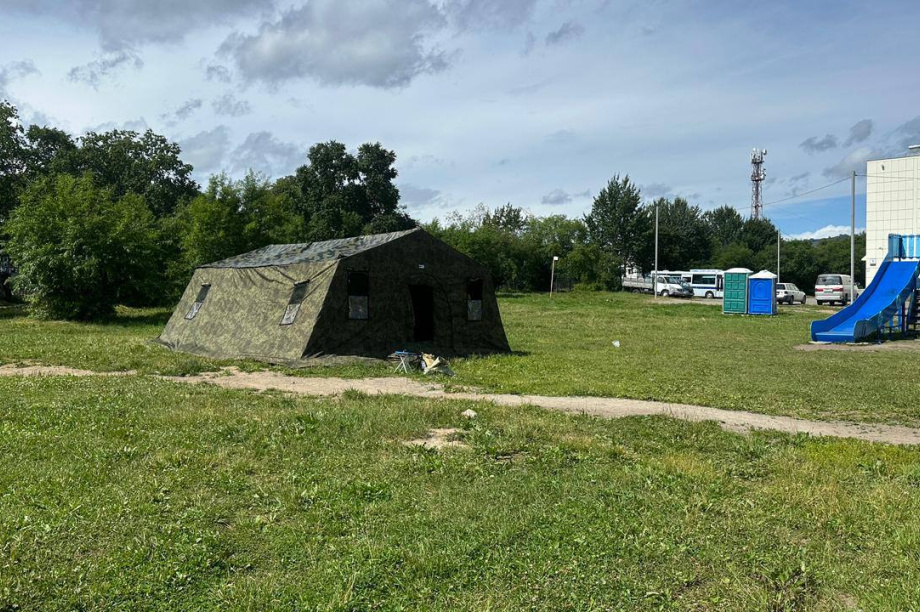 В закрытом камчатском городе Вилючинск развернуты пункты временного пребывания после мощного землетрясения. Фото: администрация Вилючинска. Фотография 1