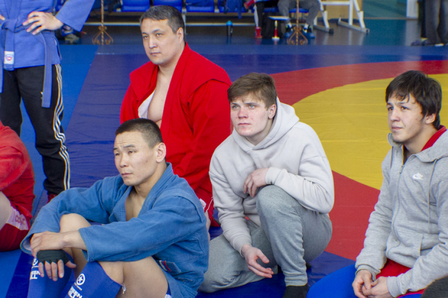 Борцы самбо на Камчатке встретились на ковре турнира ко Дню Победы. Фото: ИА «Камчатка». Фотография 17