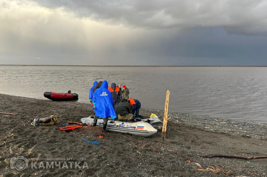 Сегодня на Камчатке продолжится операция по спасению косаток у села Устьевого. Фото: Витязь-Авто. Фотография 10